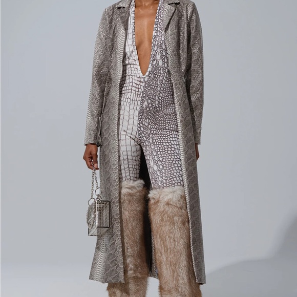 AKIRA Gray Snake print Coat - Picture 3 of 3